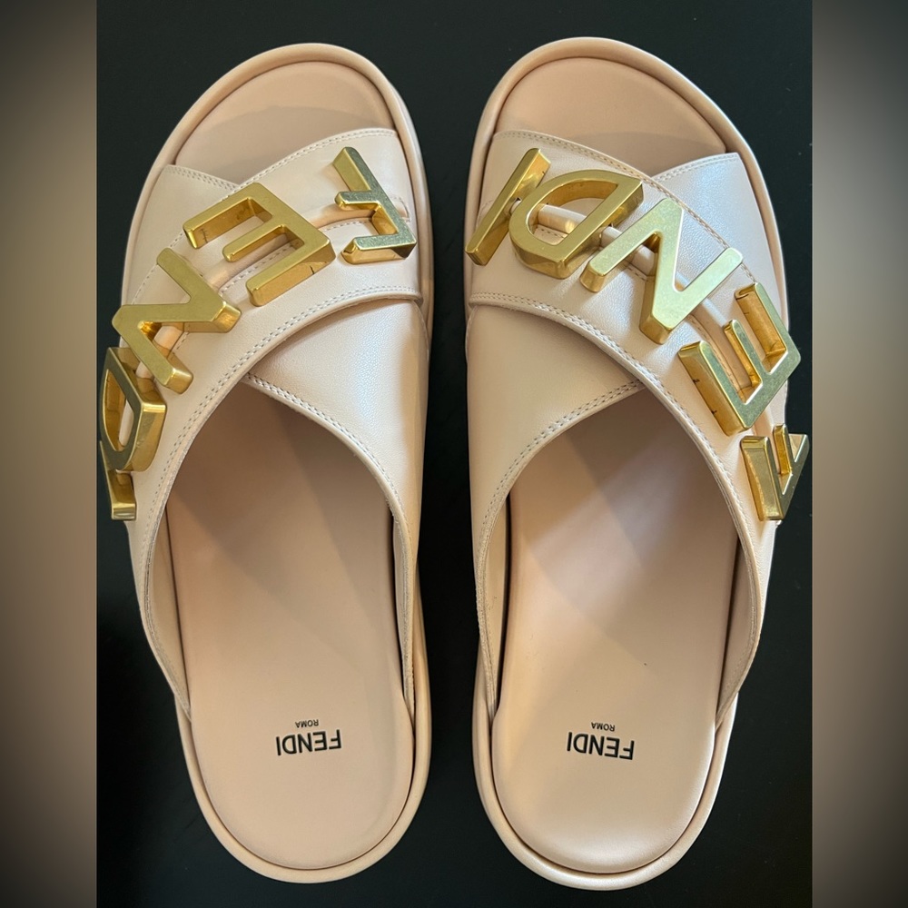 FENDI Vitello Fendigraphy Logo CrissCross Platform Slide Sandal Pink Gold Sz39.5 - Picture 3 of 11